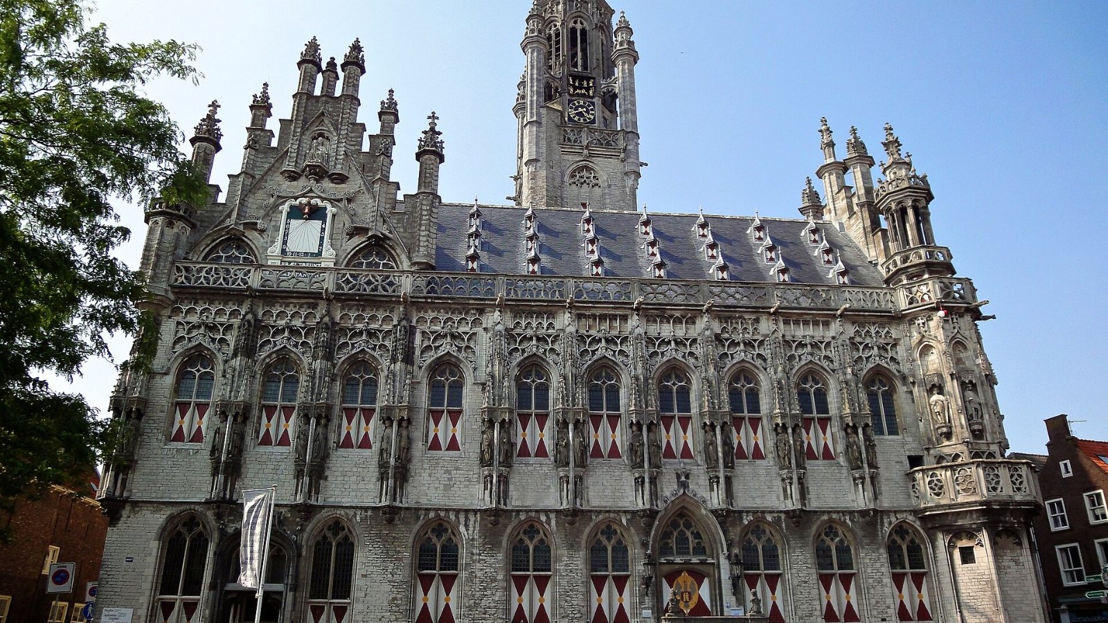 Het Spanjaardsgat in Middelburg met de Grote Kerk